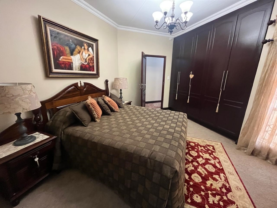 5 Bedroom Property for Sale in Christiana North West